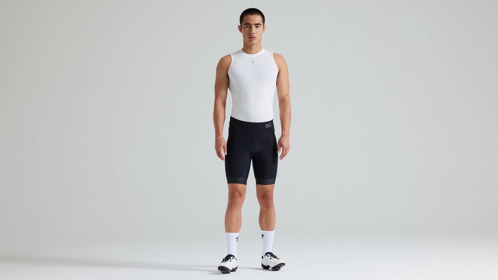 64523-350_APP_FOUNDATION-SHORT-MEN-BLK_HERO_50613170-eec9-4eeb-83d9-9ecf0a1c52bf.jpg