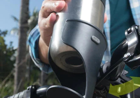 HL2004_Expanding_Beverage_holder_image_2_range_111921_540x_2d73f4e6-1759-418c-a25f-2597394cd343.webp